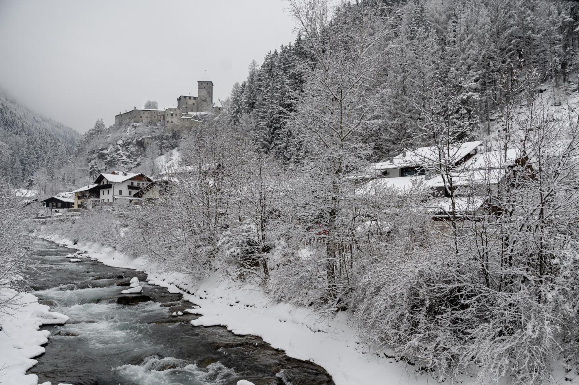 Residenz Feldmuehle Unterhalb Der Burg Taufers Appartement Campo Tures Buitenkant foto